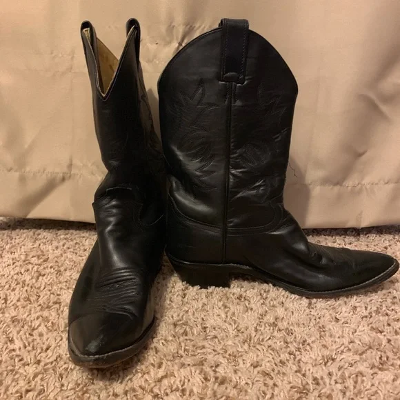 Women’s Justin Cowboy Boots - Picture 2 of 4